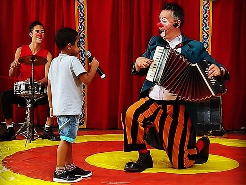 O Menor Circo do Mundo com Família Clou na Usina Cultural
