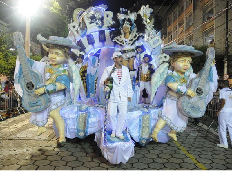 Os desfiles das escolas de samba e blocos de enredo de Nova Friburgo se destacam entre as cidades do interior do estado Os desfiles das escolas de samba e blocos de enredo de Nova Friburgo se destacam entre as cidades do interior do estado