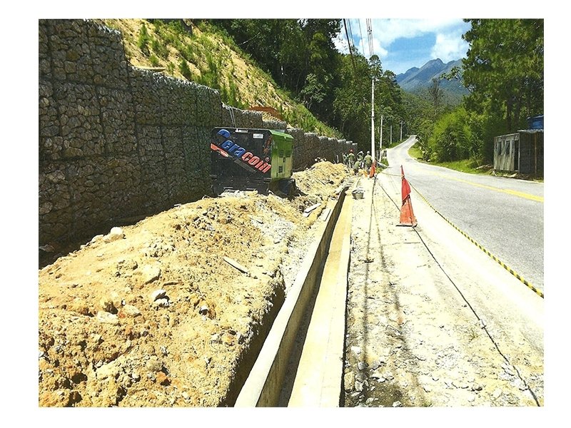 Mais segurança pra quem trafegar pela  RJ 142: as contenções  entram em fase final 