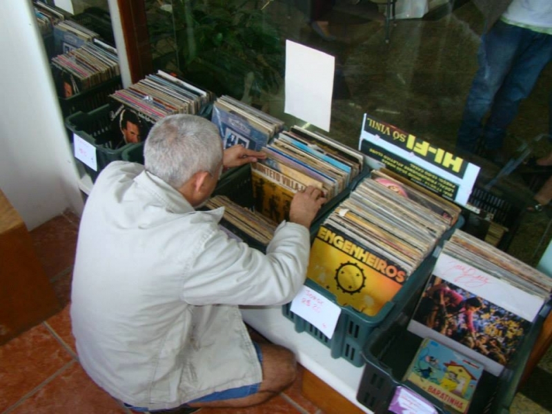 Vinil: música, histórias e cultura. Tudo isso em Nova Friburgo. Vinil: música, histórias e cultura. Tudo isso em Nova Friburgo.