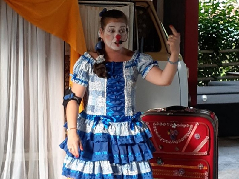 Artista de rua, Belinha e sua malinha fará apresentações online 