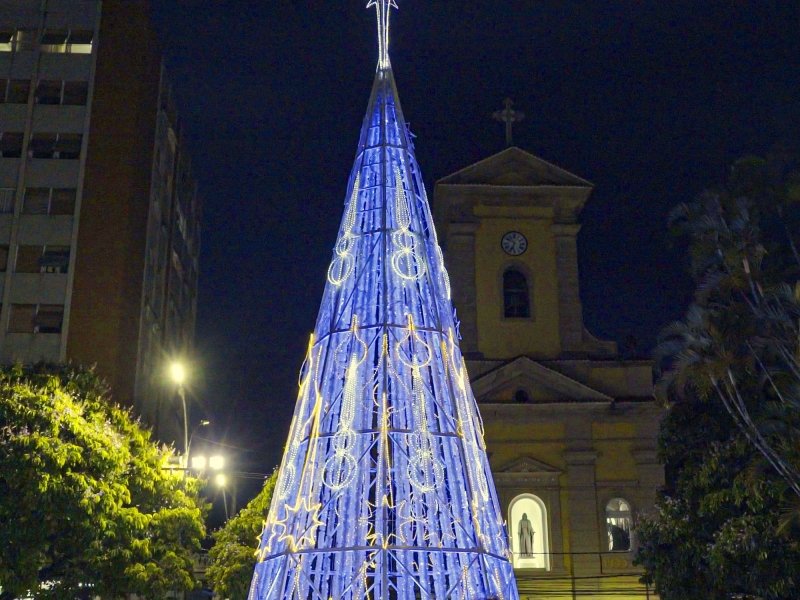 Nova Friburgo inaugura decoração natalina.